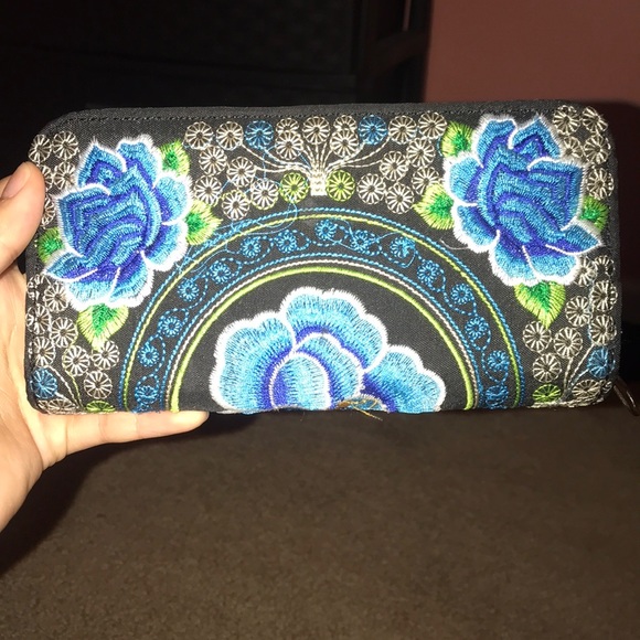 Beautiful wallet - Picture 1 of 3